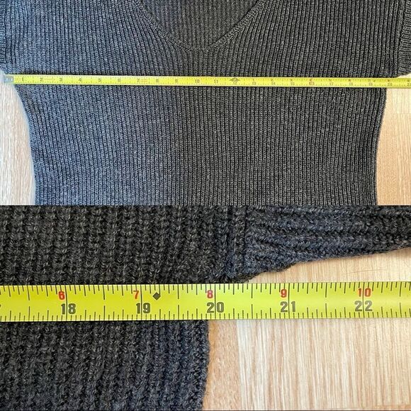 American Eagle Grey V-Neck Sweater - Size: XS - Picture 4 of 12